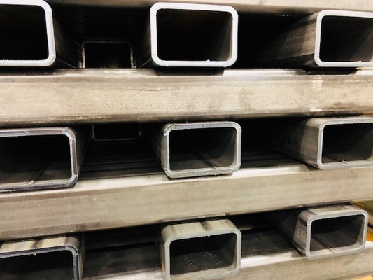 6M digulung panas Kotak persegi panjang Steel Pipe 2 Inch Pipa Baja Ringan OEM
